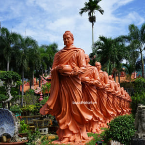 Tượng Bổn Sư Khất Thực